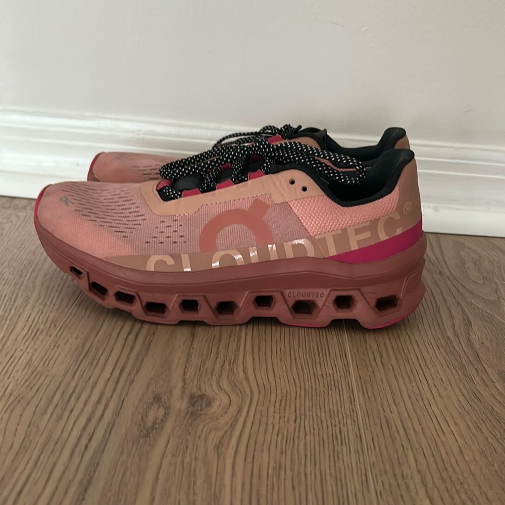 ON CloudTech Running shoes